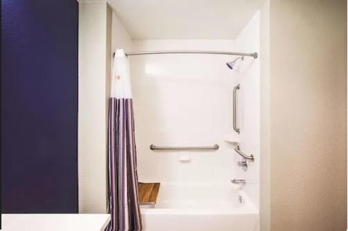 La Quinta by Wyndham Wichita Northeast - Housity