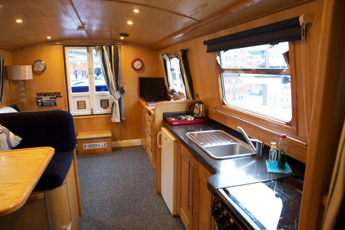 Houseboat Hotels - Housity