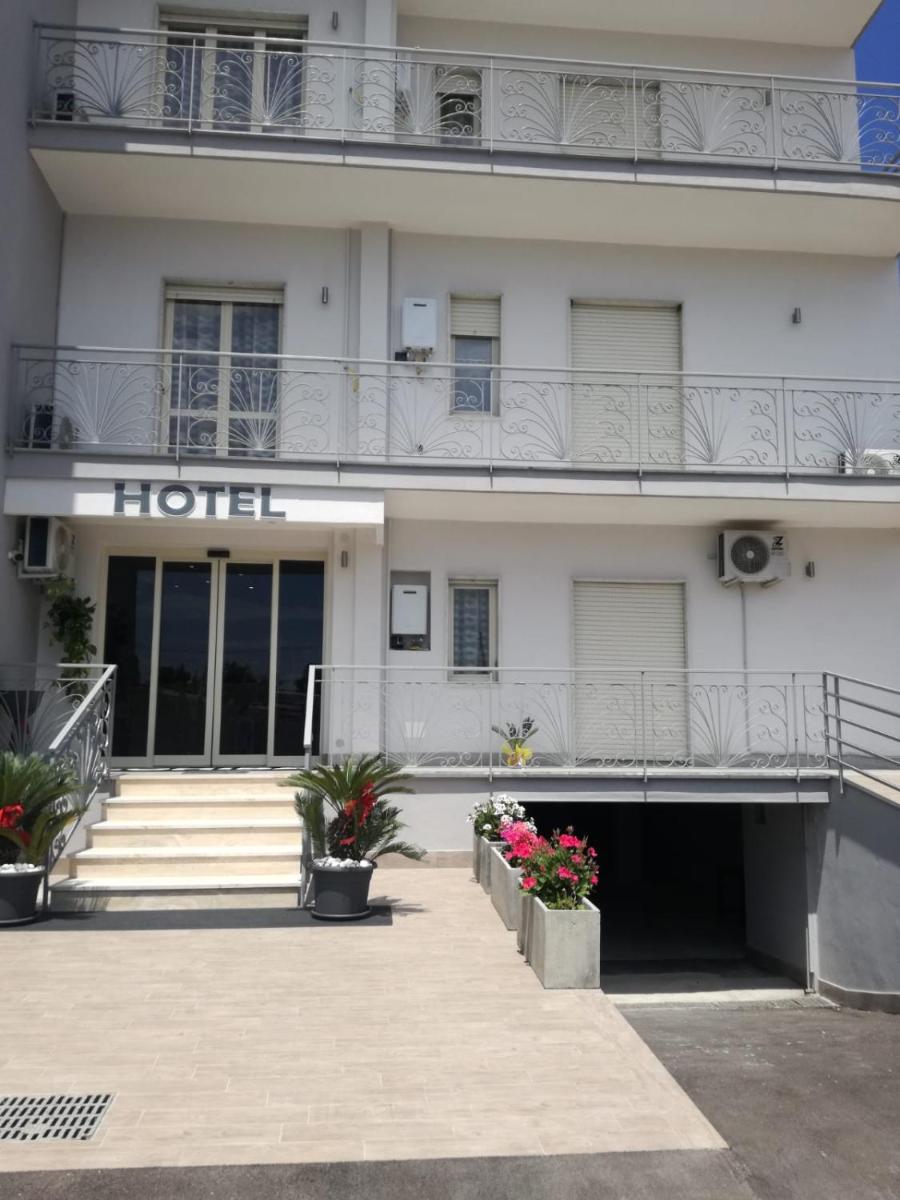 HOTEL COHIBA - Housity