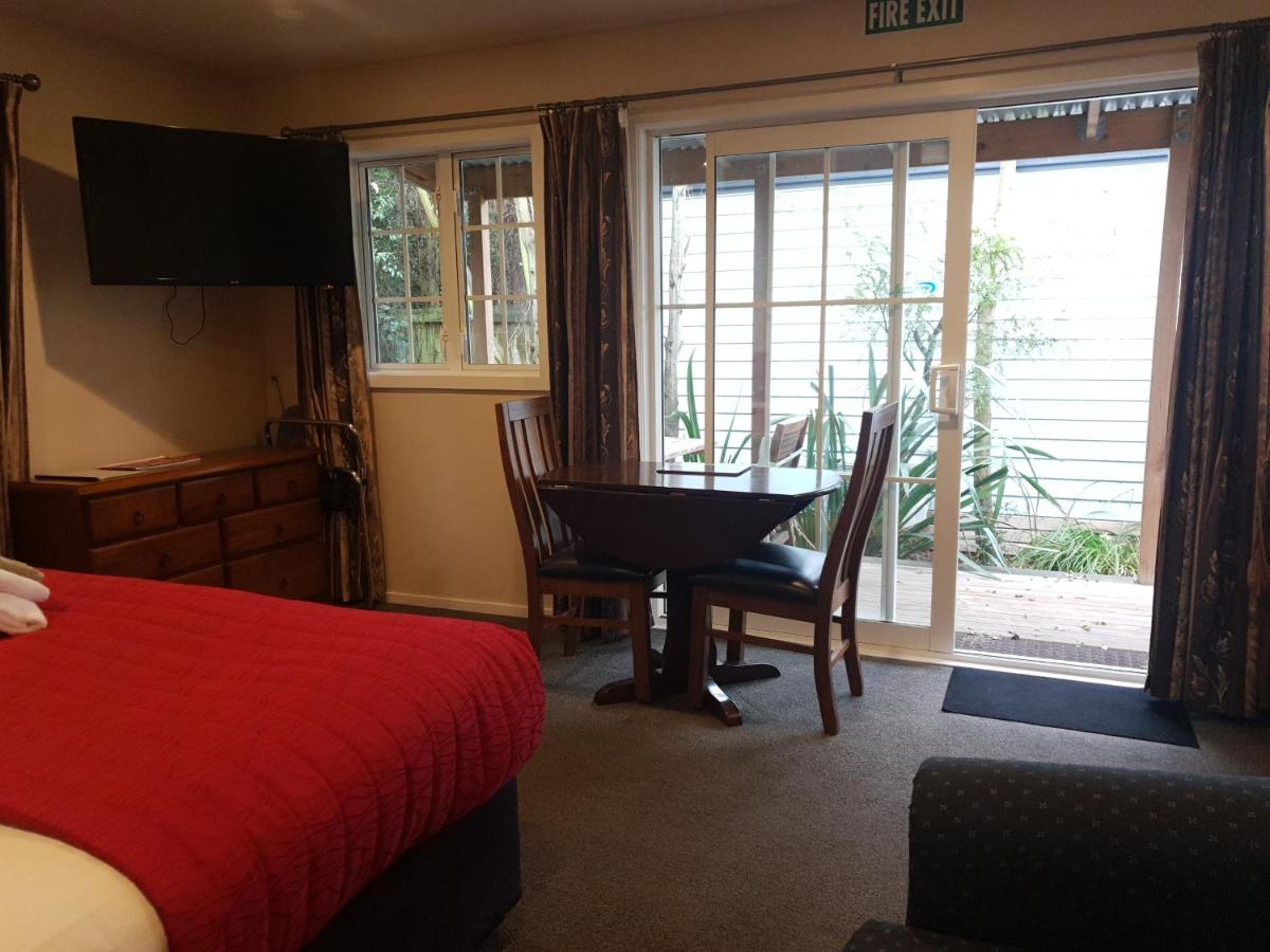 Cranford Cottages and Motel - Housity