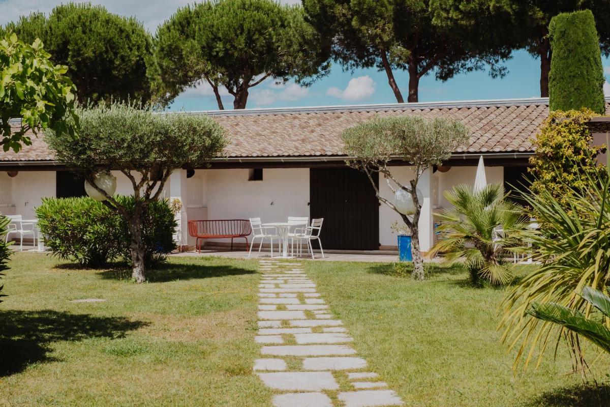 Jardin de l'établissement Oustau Camarguen Hôtel & Spa