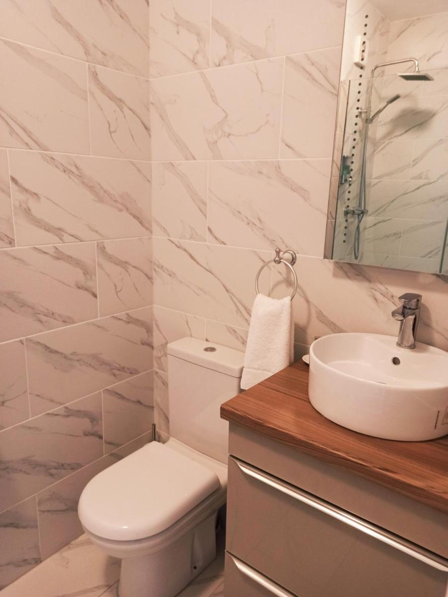 Crystal Hotel & Savour - Housity