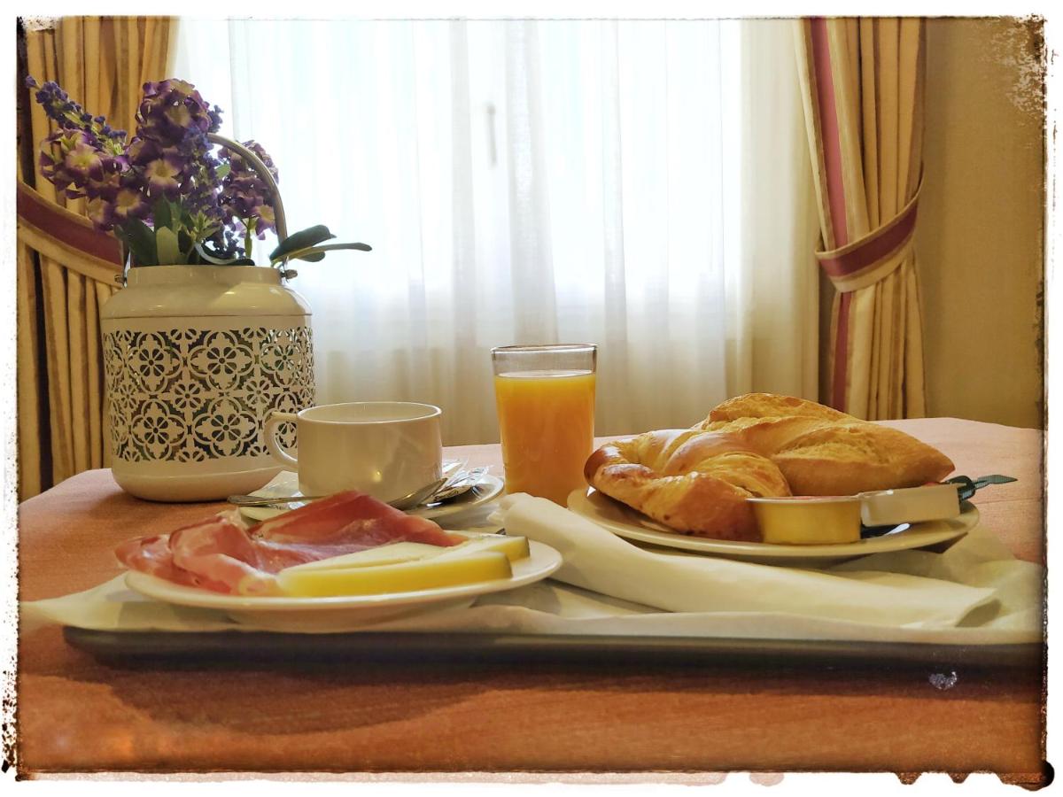 Comida en o cerca de este hotel