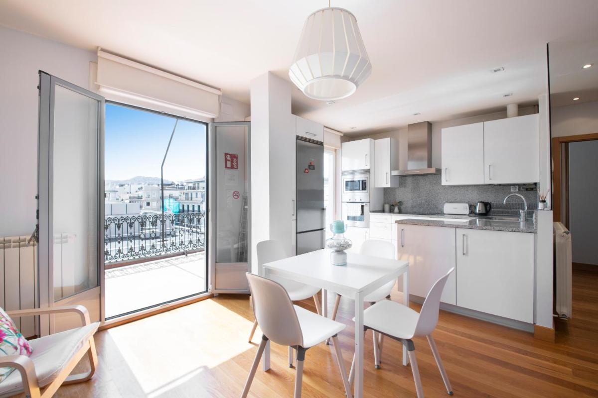 Modern Apartment with Spacious Terrace - Housity