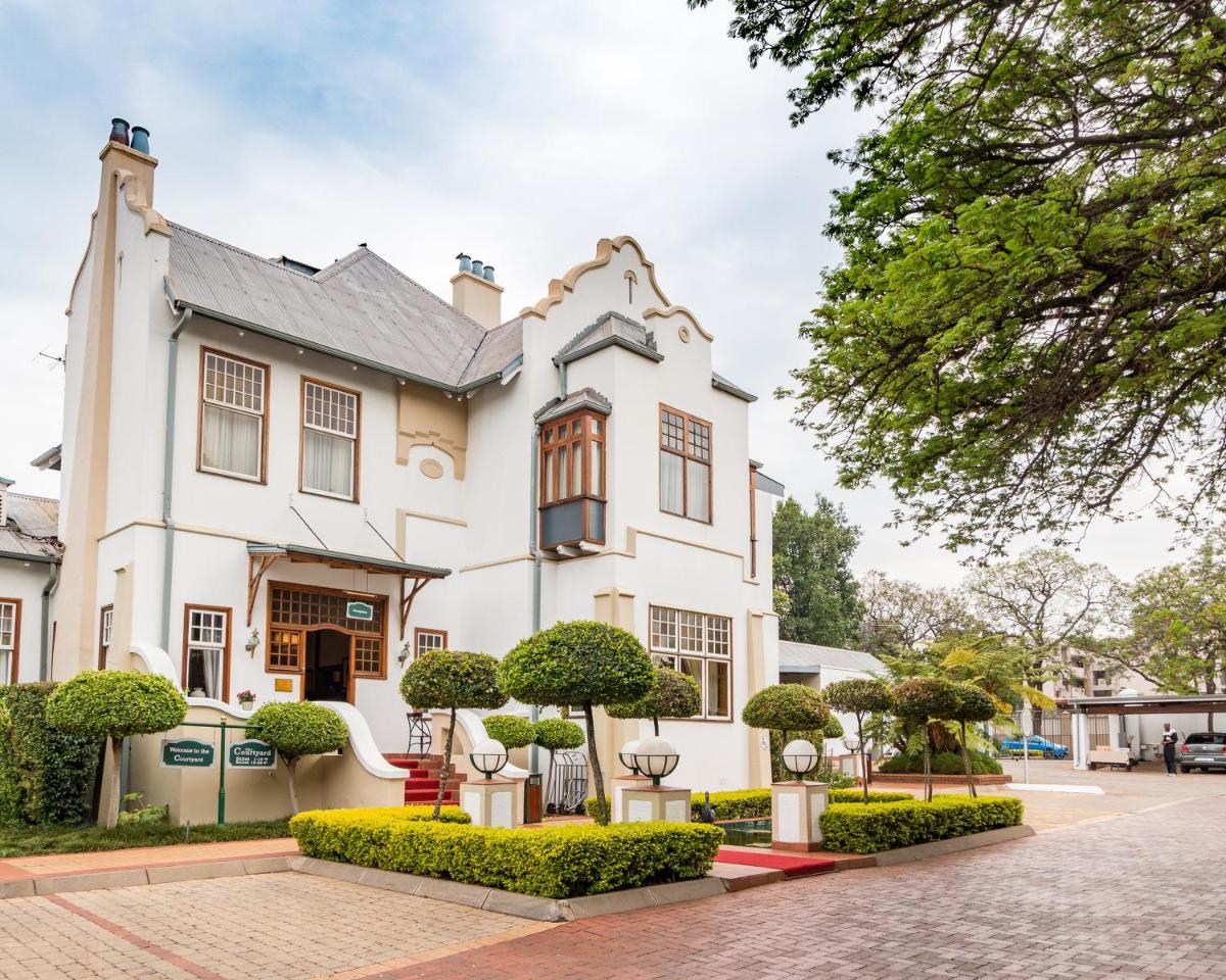 Courtyard Hotel Arcadia - Housity