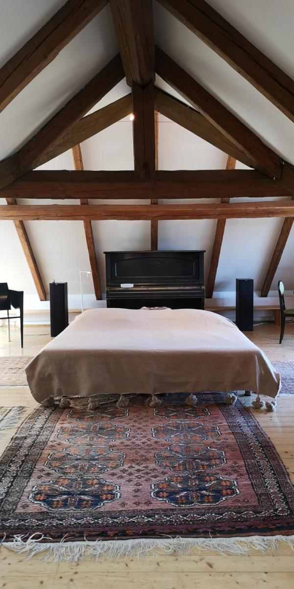 WALD-LAND-HOF Schloss Rosenau - Housity
