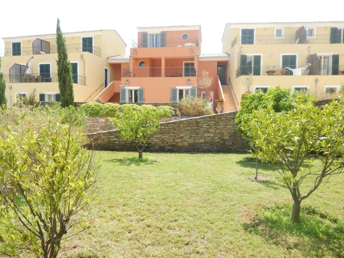 Jardin de l'établissement Erbalunga - Résidence Les Bosquets - Cap corse Location