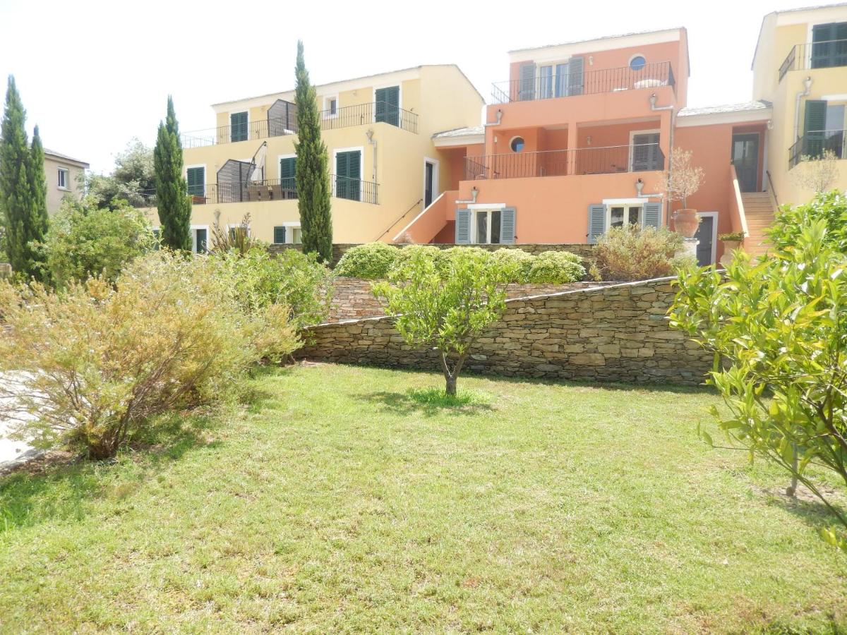 Jardin de l'établissement Erbalunga - Résidence Les Bosquets - Cap corse Location