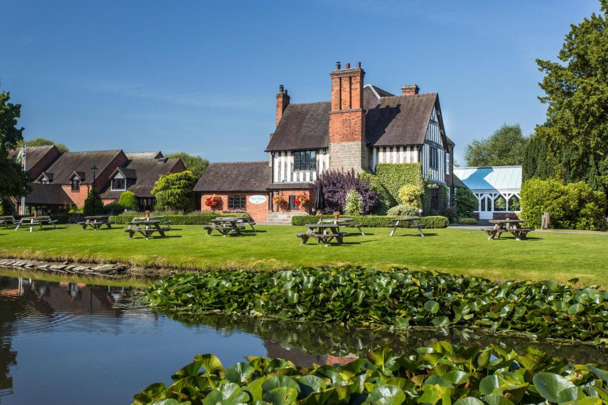 The Moat House - Housity