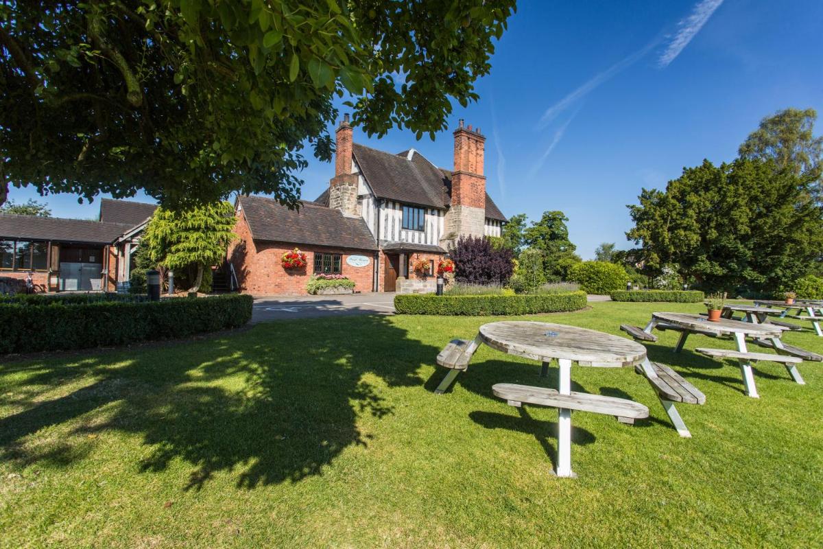 The Moat House - Housity