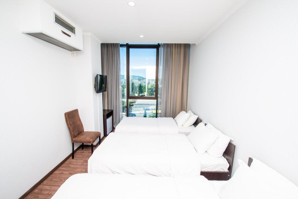 Hotel Shine Palace - Housity