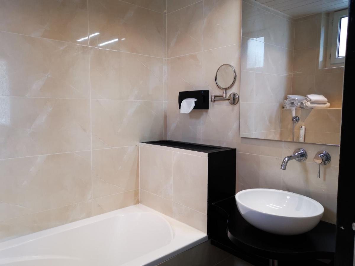 Le Boeuf Couronné - Hôtel & Restaurant Chartres- Logis Hotels - Housity