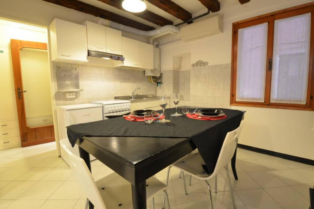 Carlo's Studio by Venicevillas - Housity