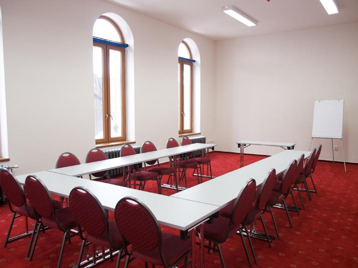 Hotel Vinař Kurdějov - Housity