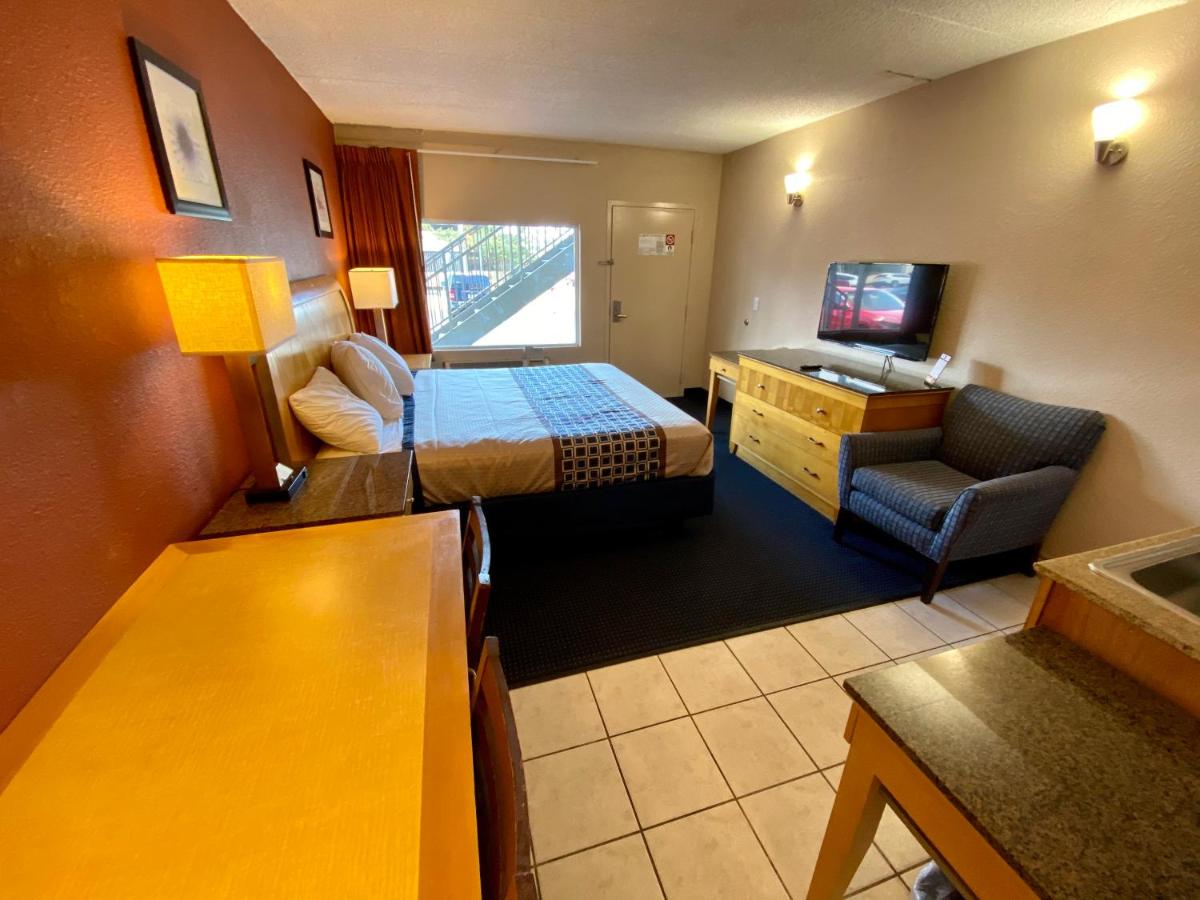 Breeze Inn & Suites, Virginia Beach - Housity