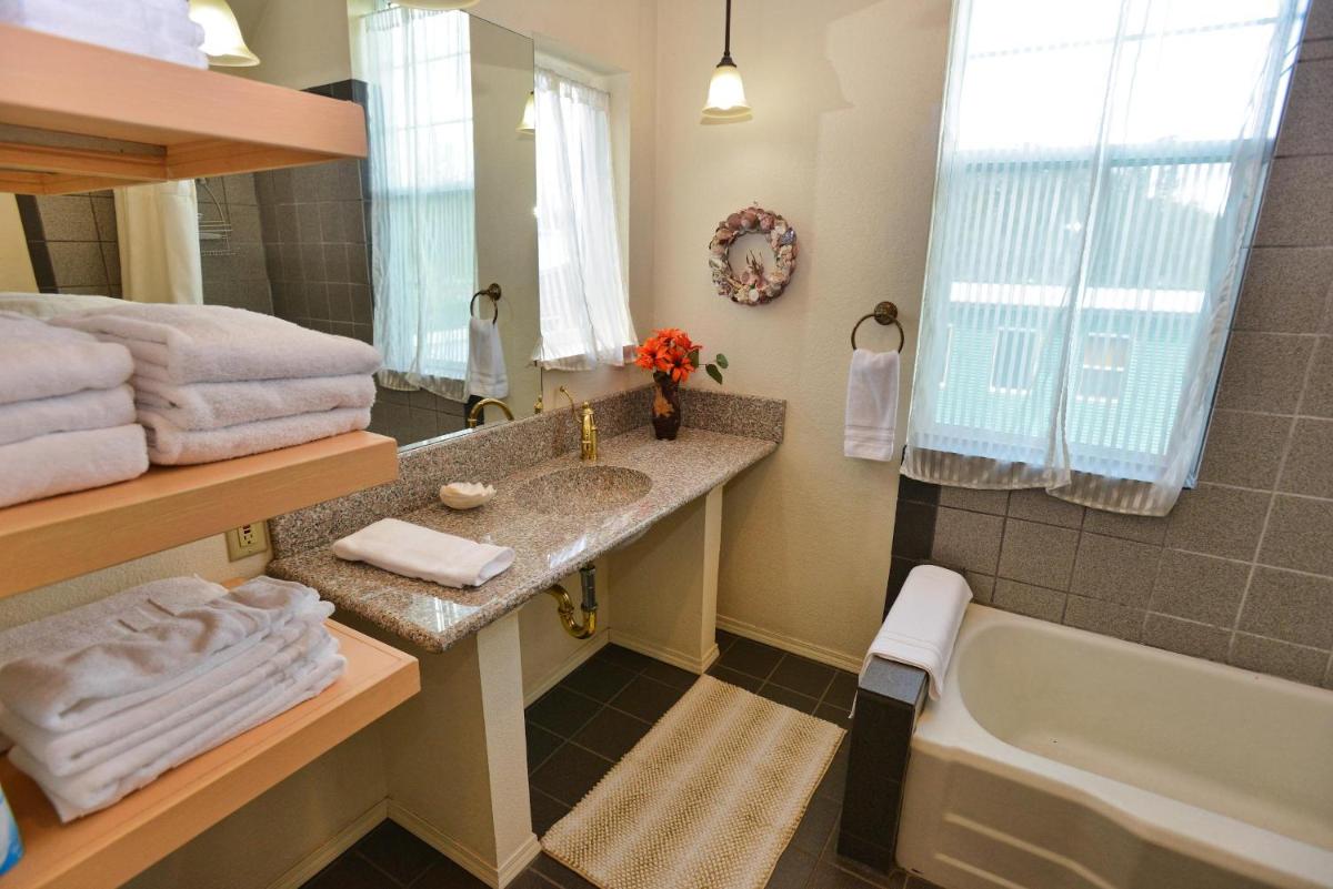 Room with a View by Casago McCall - Donerightmanagement - Housity