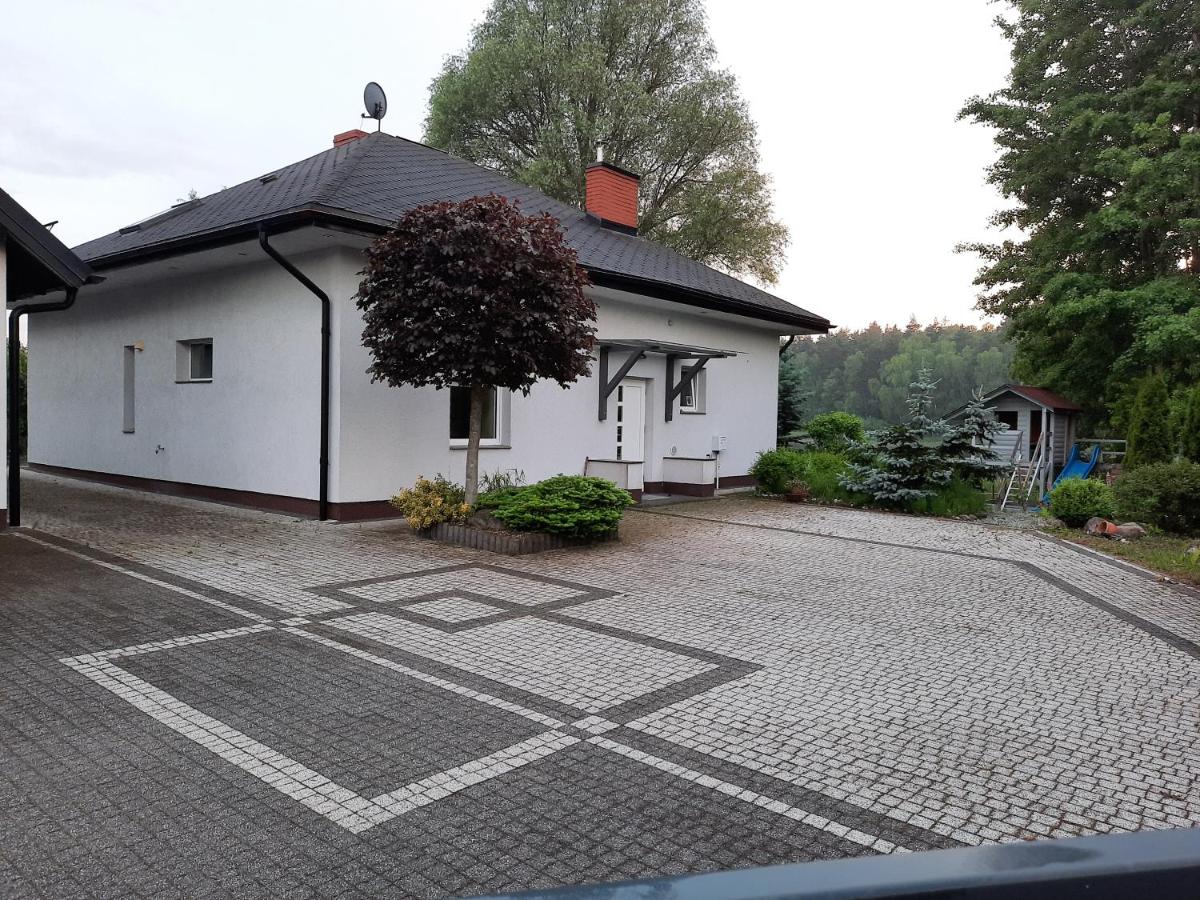Dom nad jeziorem na Kaszubach - Housity