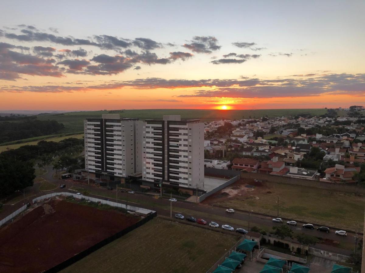 Apto 2 quartos exclusivos para vc ao lado do Shop Iguatemi com Wi-Fi e vaga - Housity