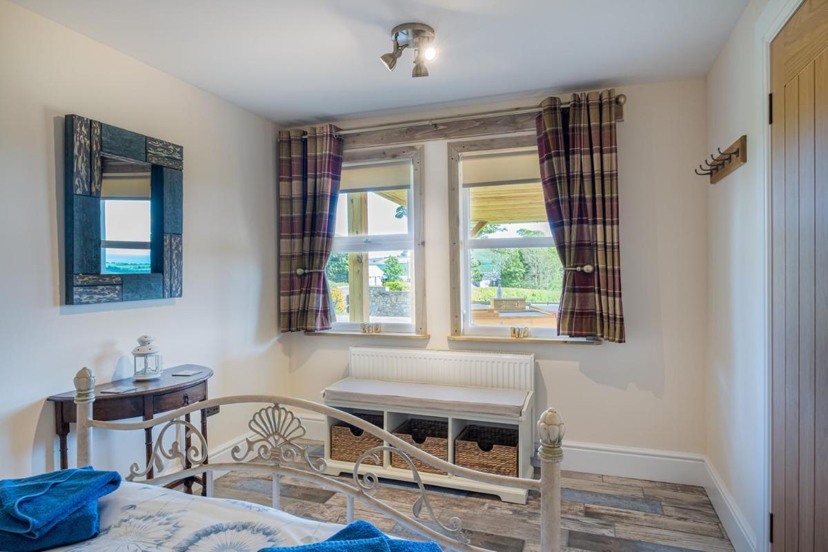 Heartland with Hot Tub - Housity