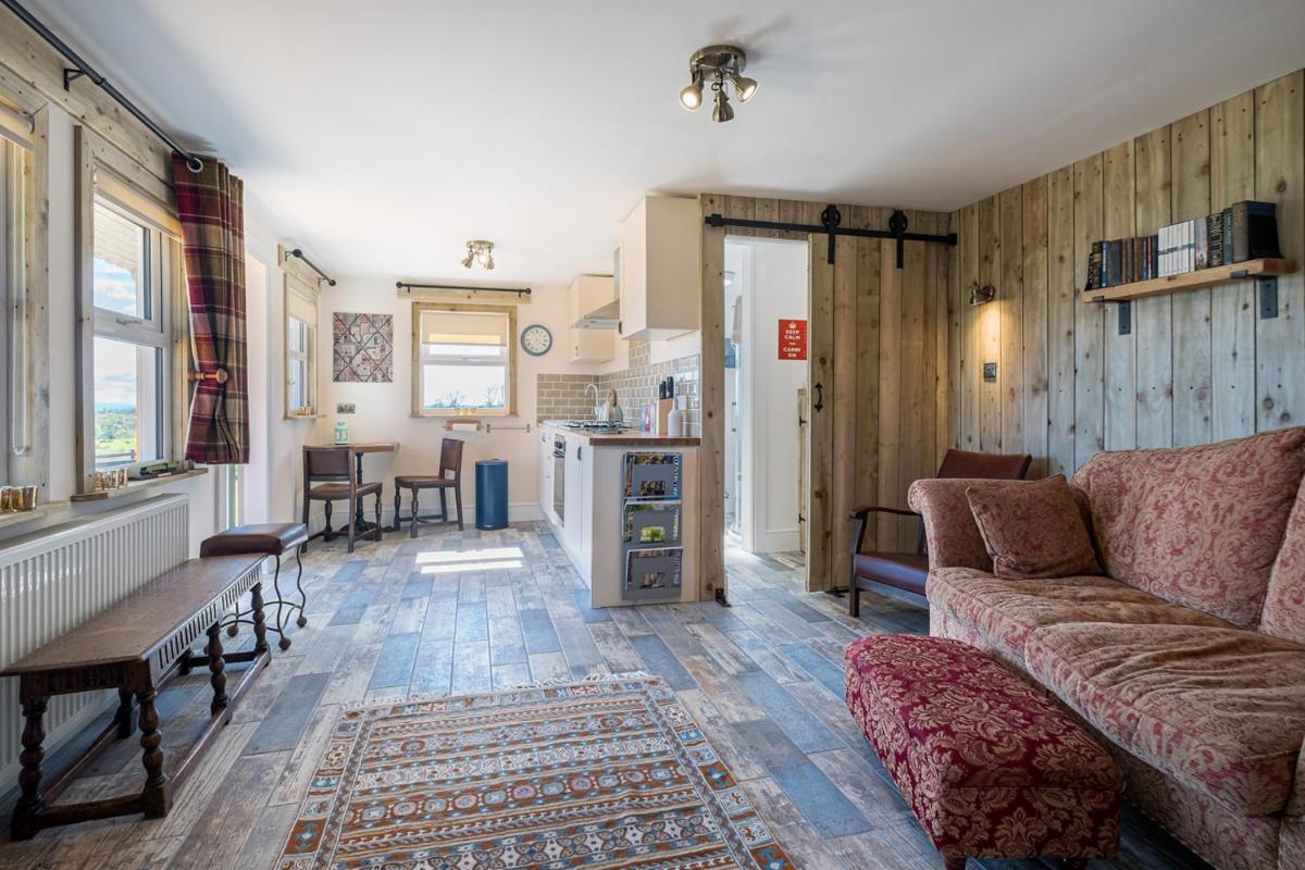 Heartland with Hot Tub - Housity