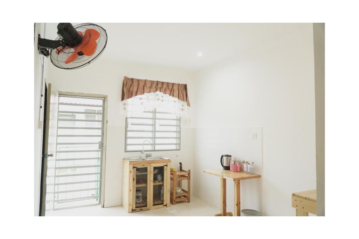Cozy, Modern, Air Cond Gambang Water Park Homestay -- The Pigeon Guest House - Housity