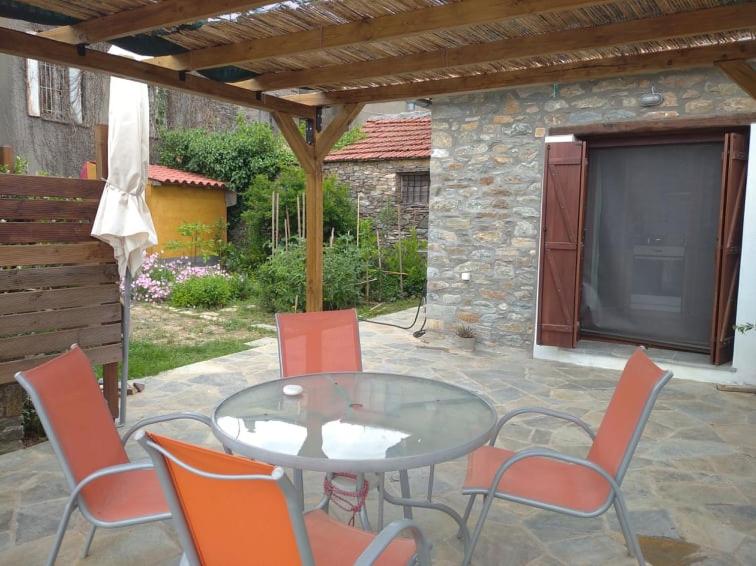 Avra House in Argalasti - Housity