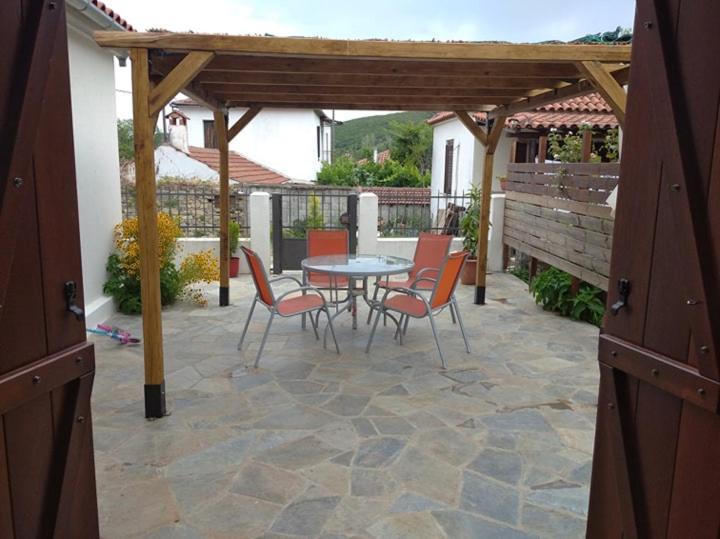 Avra House in Argalasti - Housity