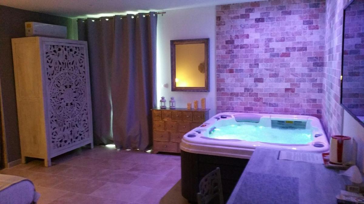 Le Devem De Mirapier - Housity