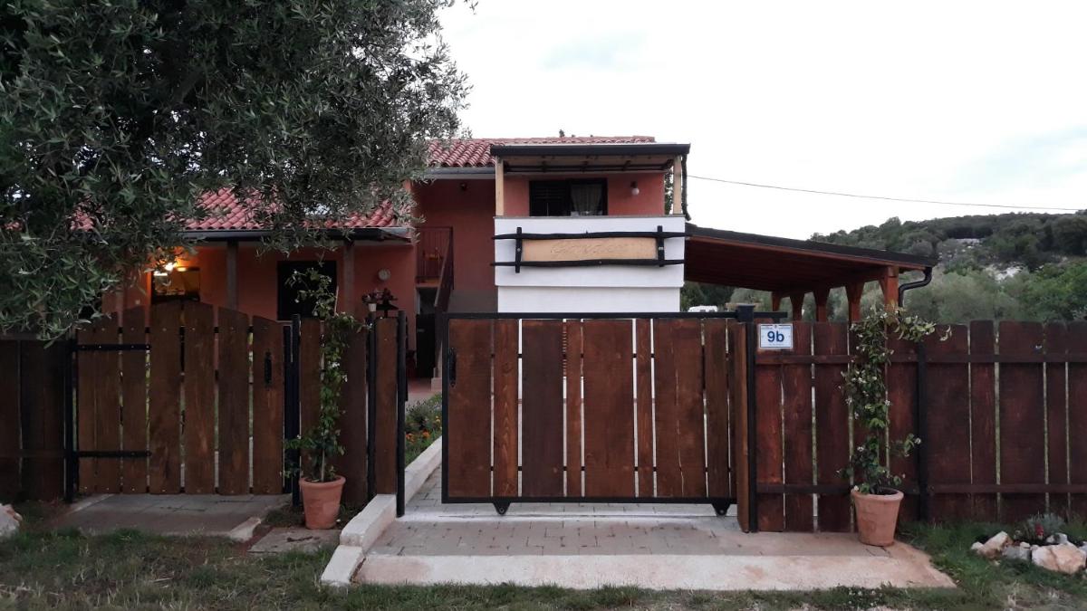 Apartments Garden Monsena - Housity