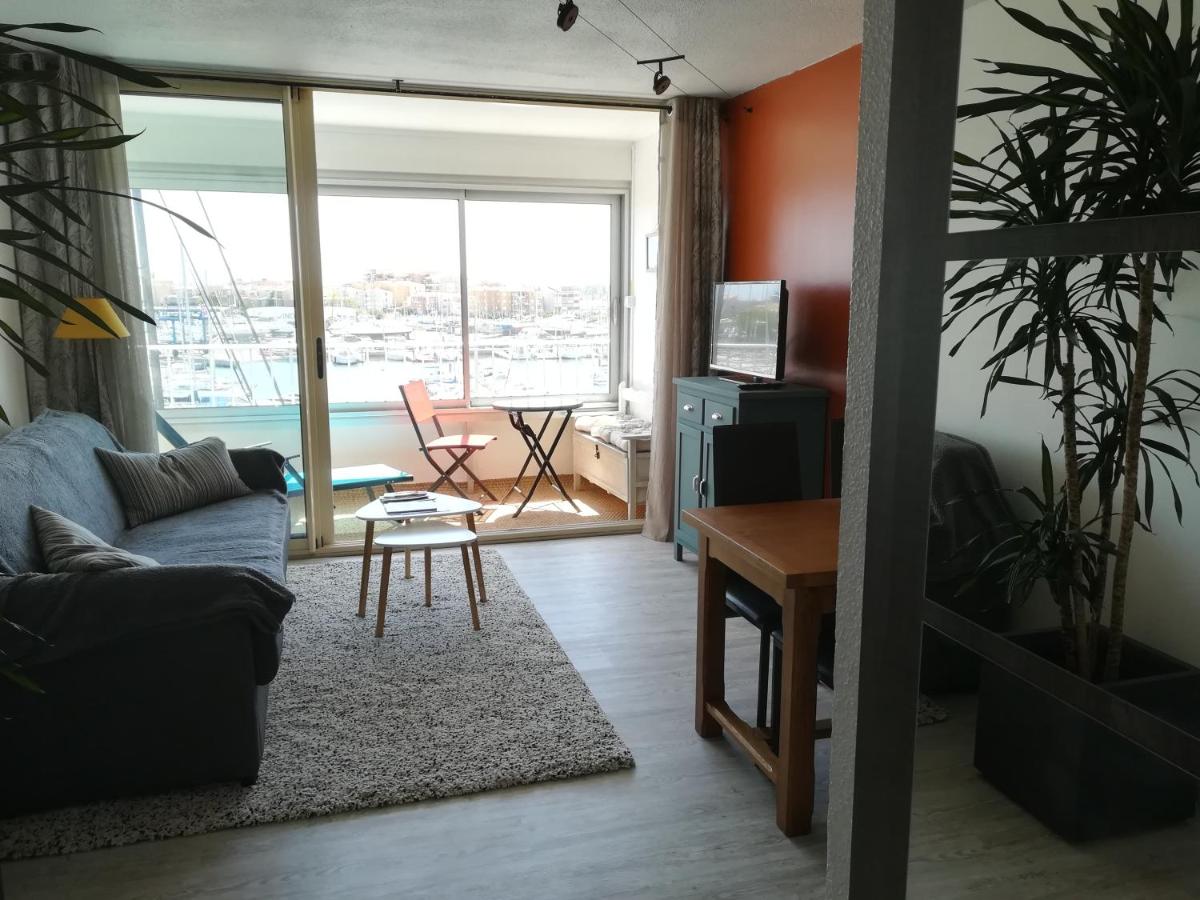Studio cabine VUE PORT avec parking privé, piscine, parc, boulodrome - Housity