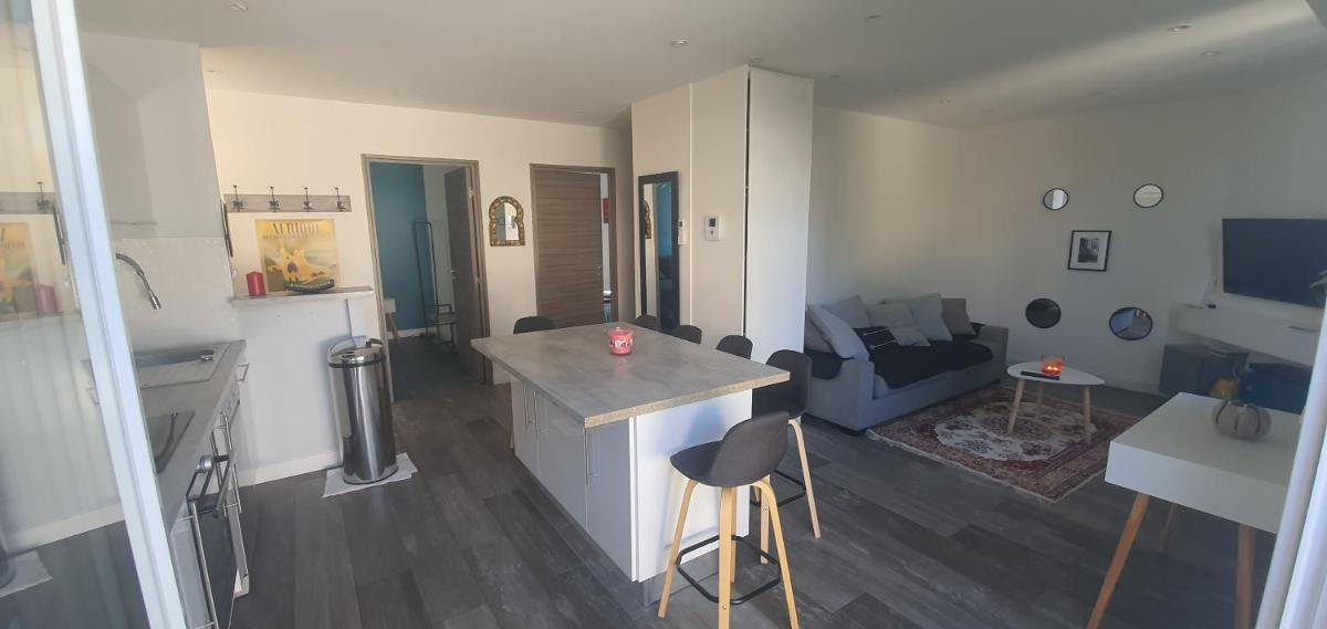 L ensoleillée MAISON 2 CHAMBRES-PRIVATE HOUSE CANNES - Housity
