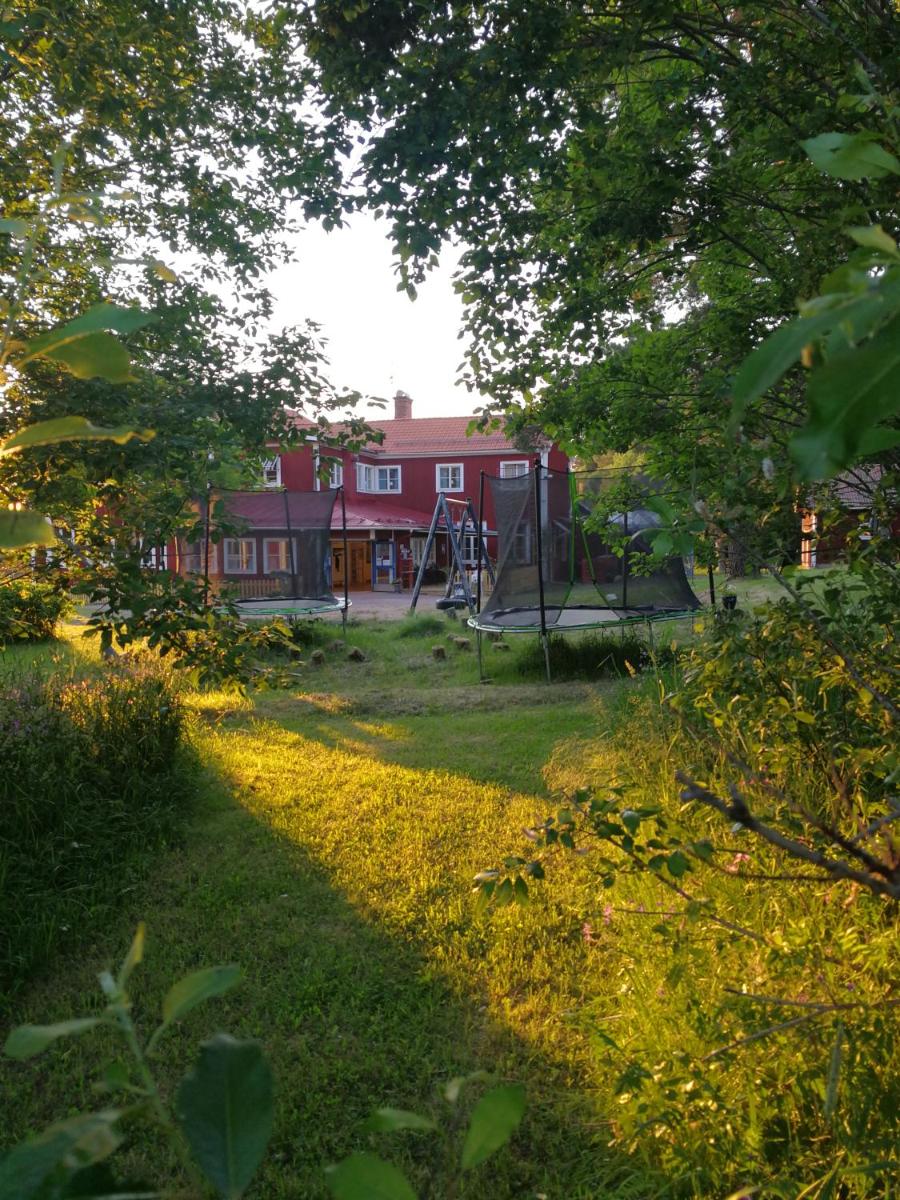 Sjugare Gård Bed & Breakfast - Housity