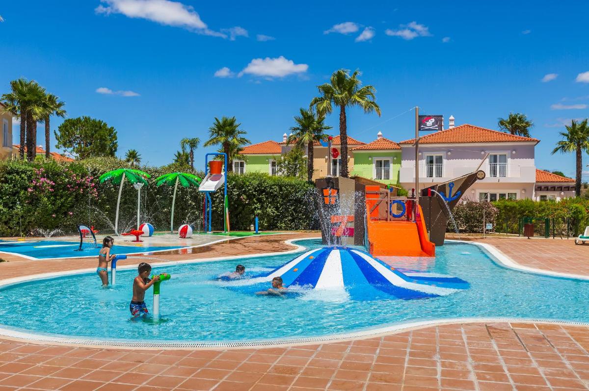 A piscina em ou perto de Eden Villas & Apartments