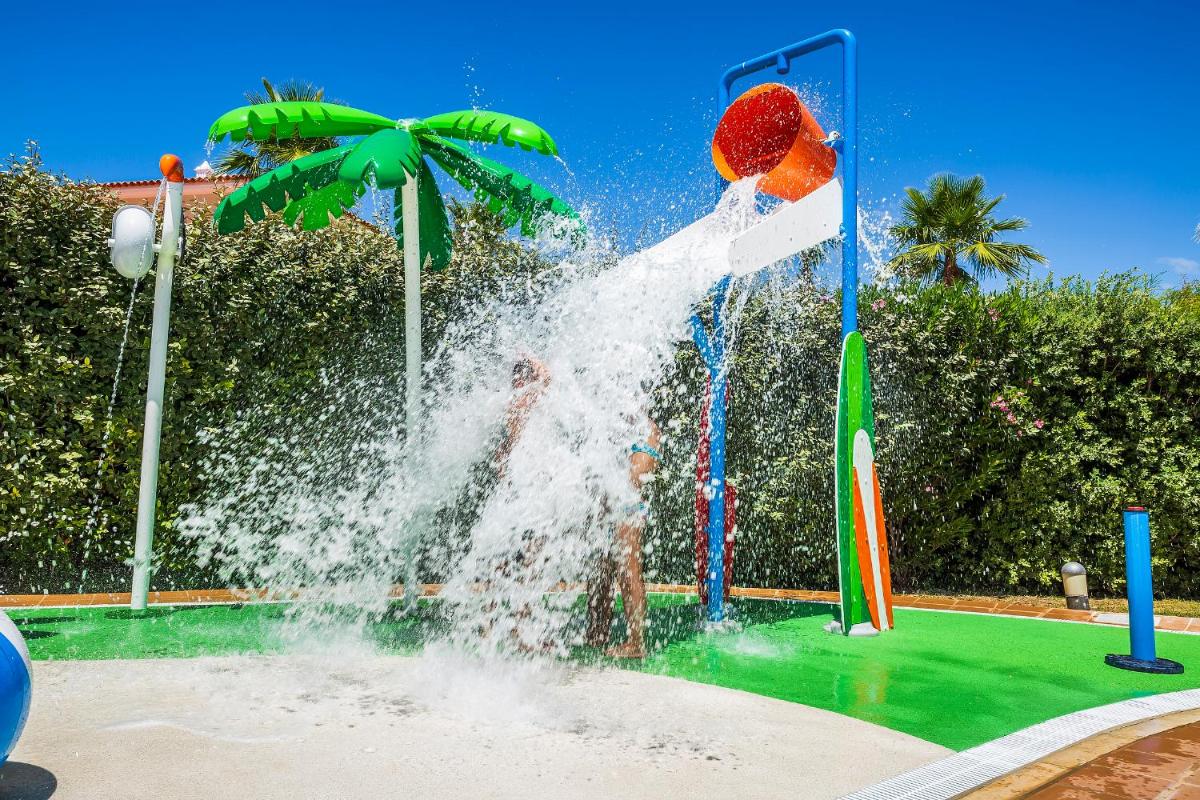 A piscina em ou perto de Eden Villas & Apartments
