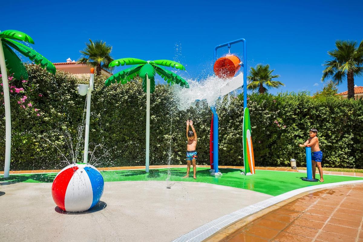 A piscina em ou perto de Eden Villas & Apartments