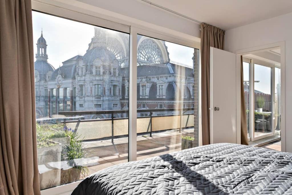 Suitetrails - City PENTHOUSE, rooftop terrace, free NETFLIX, wifi and airco