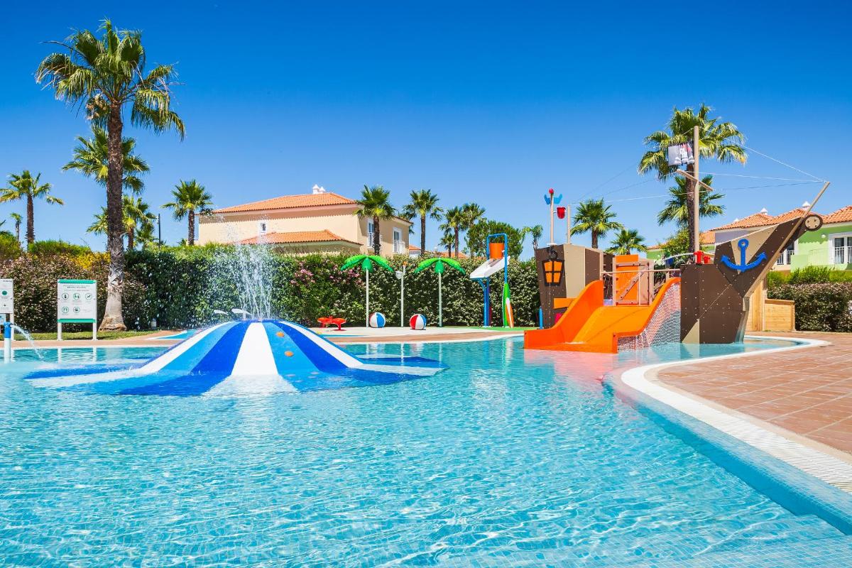 A piscina em ou perto de Eden Villas & Apartments