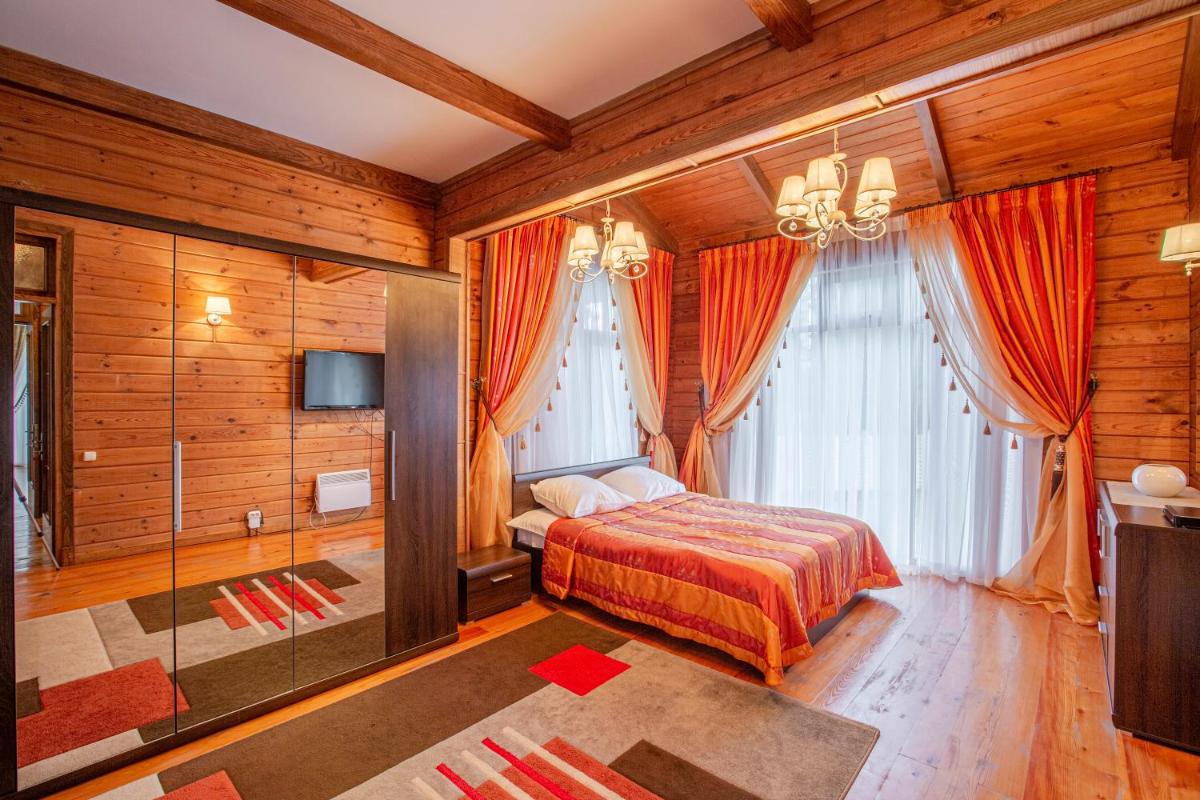Hotel Aurora Plus - Housity