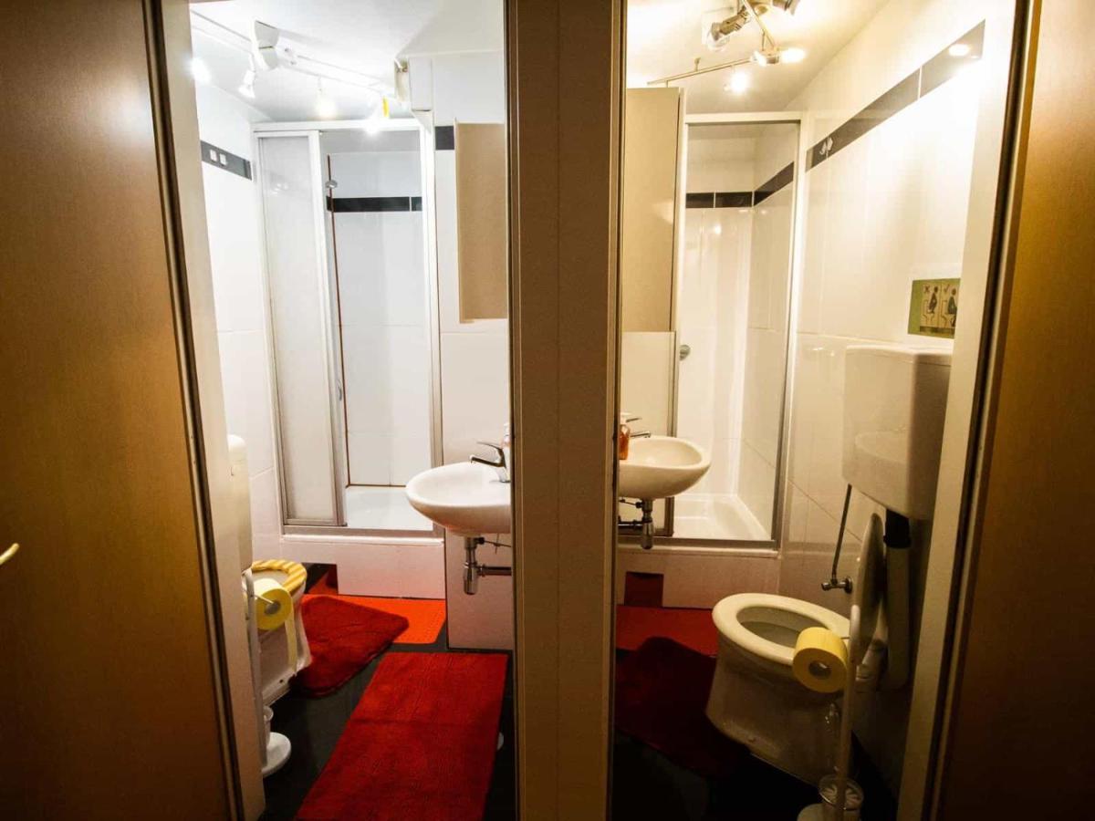 Room4Journeys - Room 4 - Housity