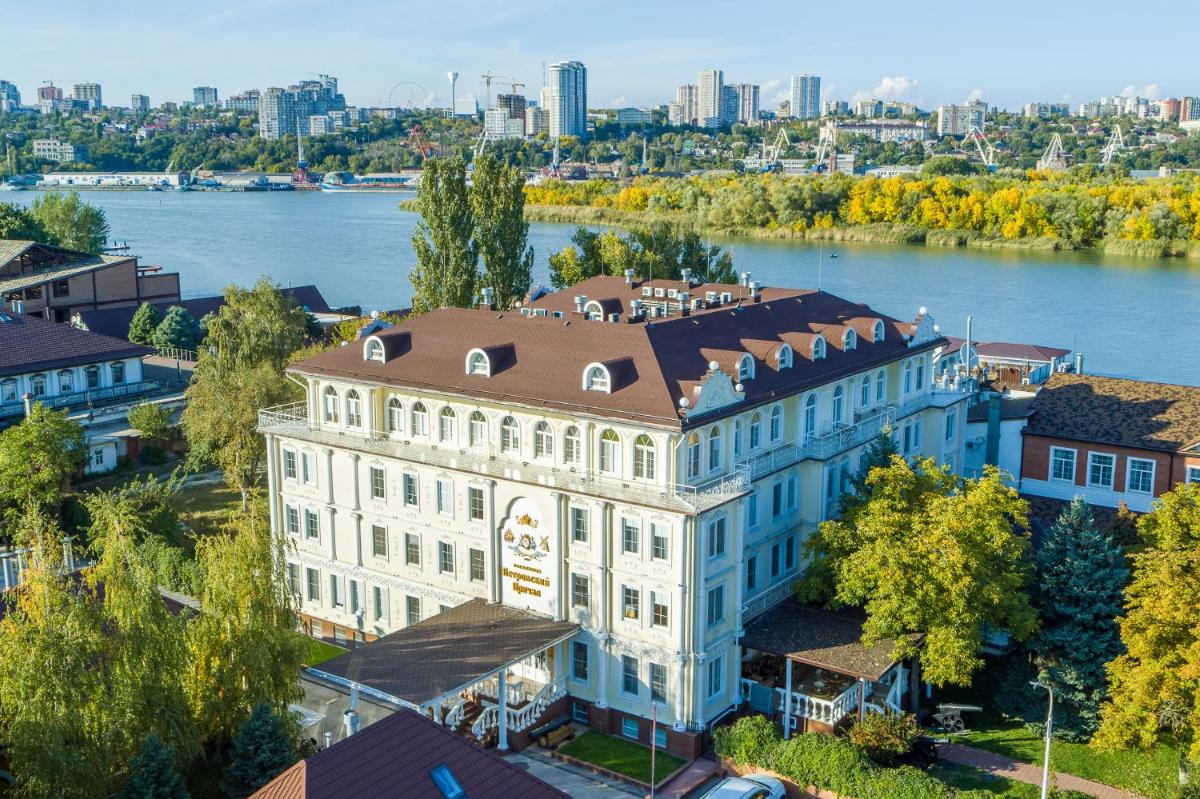 Petrovsky Prichal Hotel & SPA - Housity