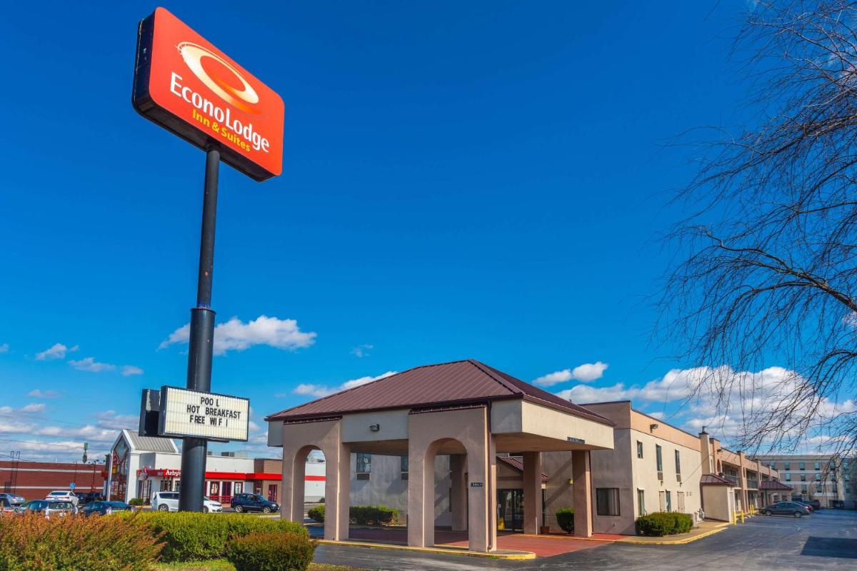 Econo Lodge & Suites Clarksville - Housity
