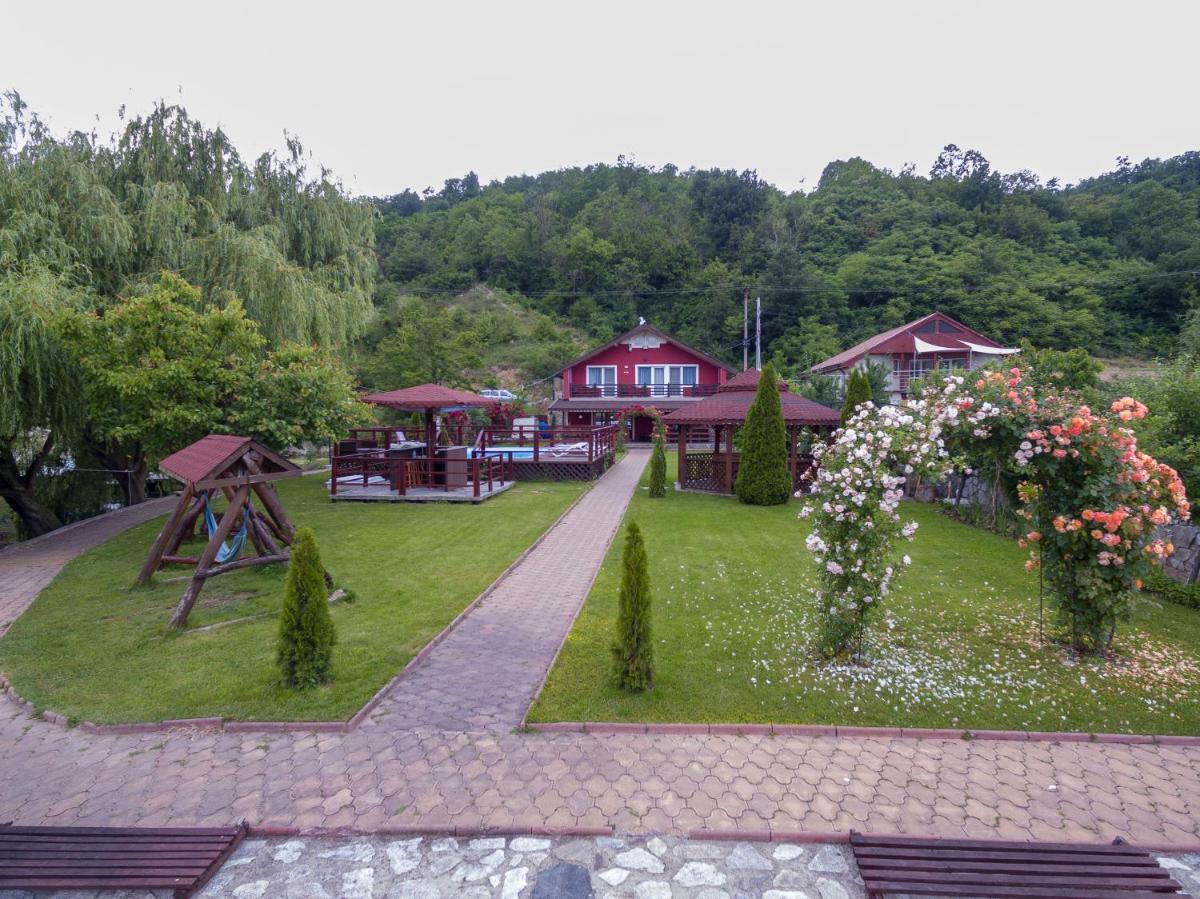 Villa Frans și Căbănuțe - Housity