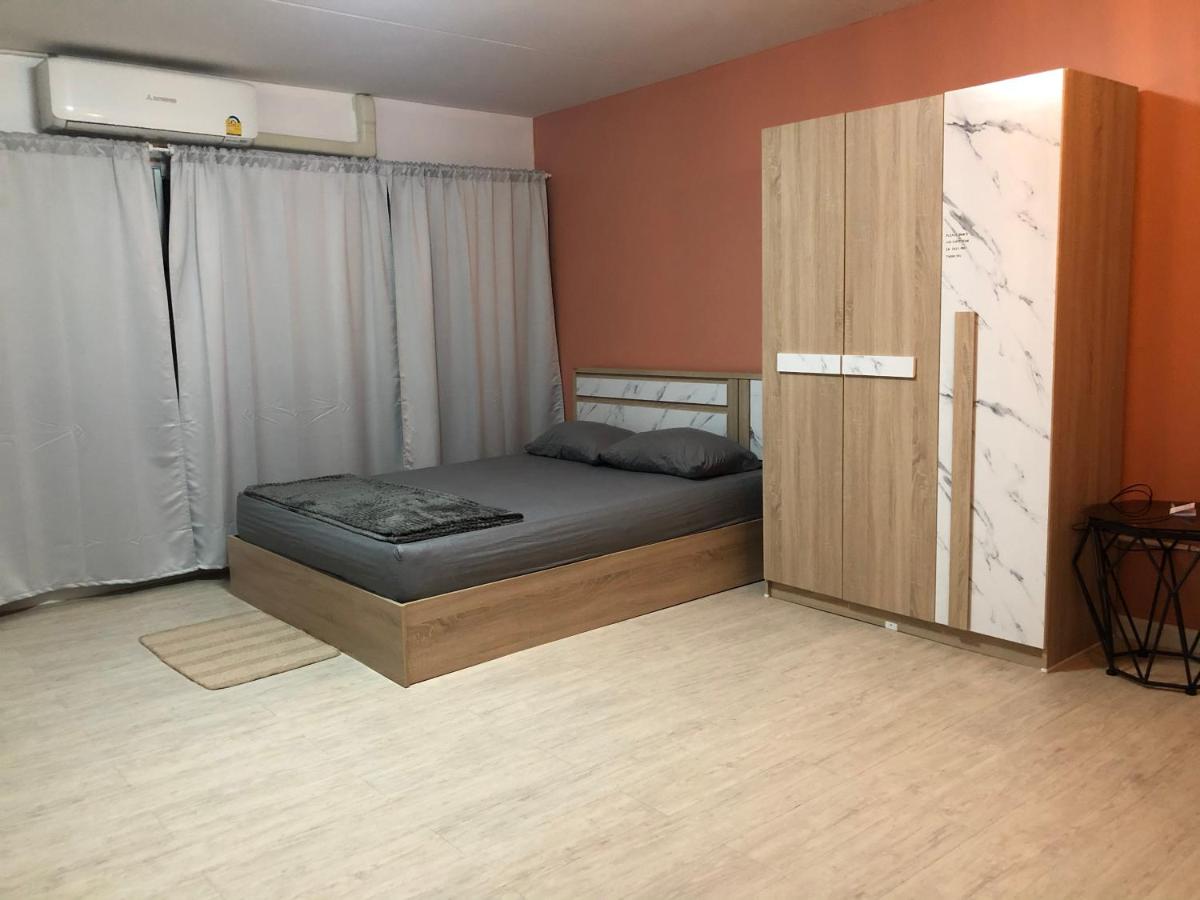 Popular CondoT8@IMPACT Arena - Housity