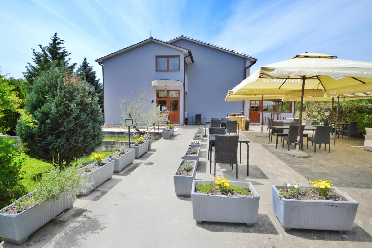 Hotel Tomažići - Housity