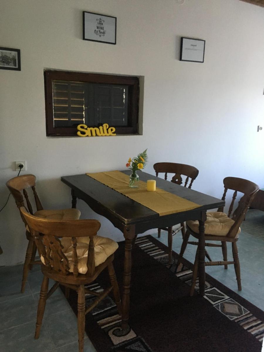 Village Wine House - Housity