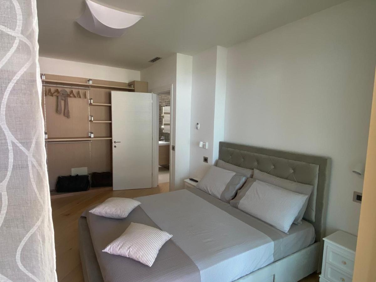 Sea View Embassy Apartment - Hizvo