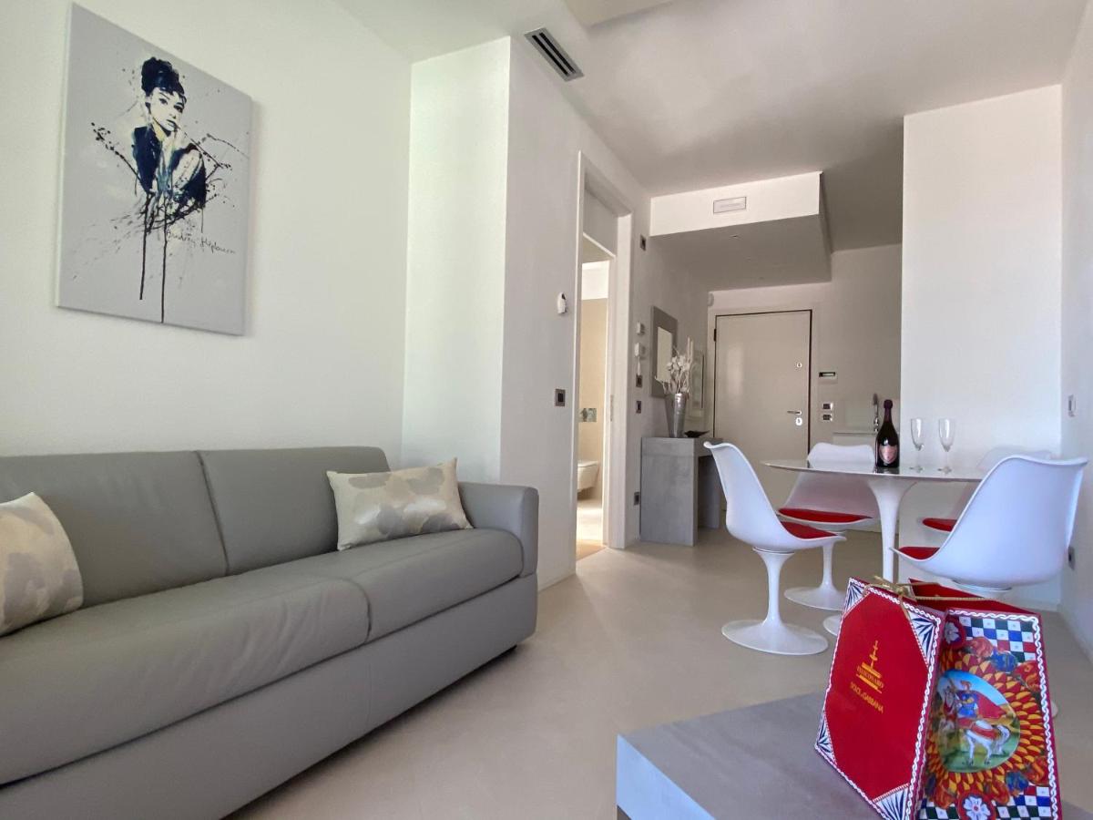 Sea View Embassy Apartment - Hizvo