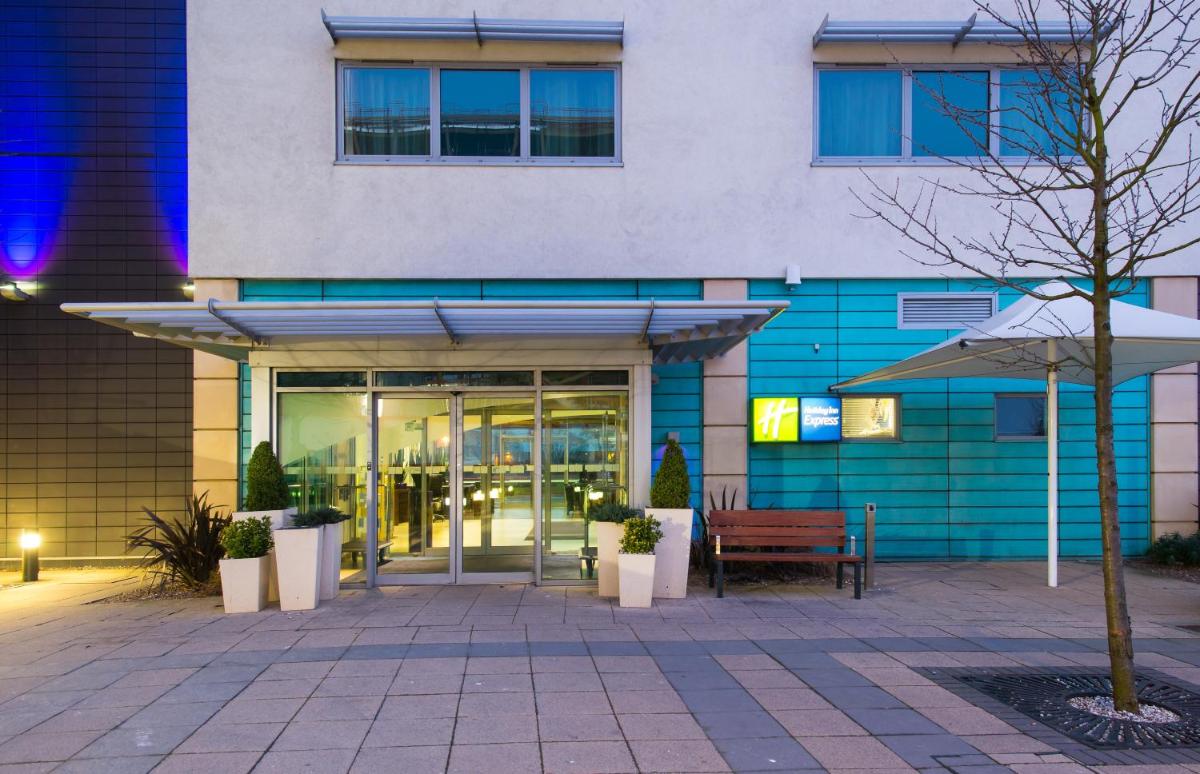 Holiday Inn Express Lincoln City Centre, an IHG Hotel - Housity
