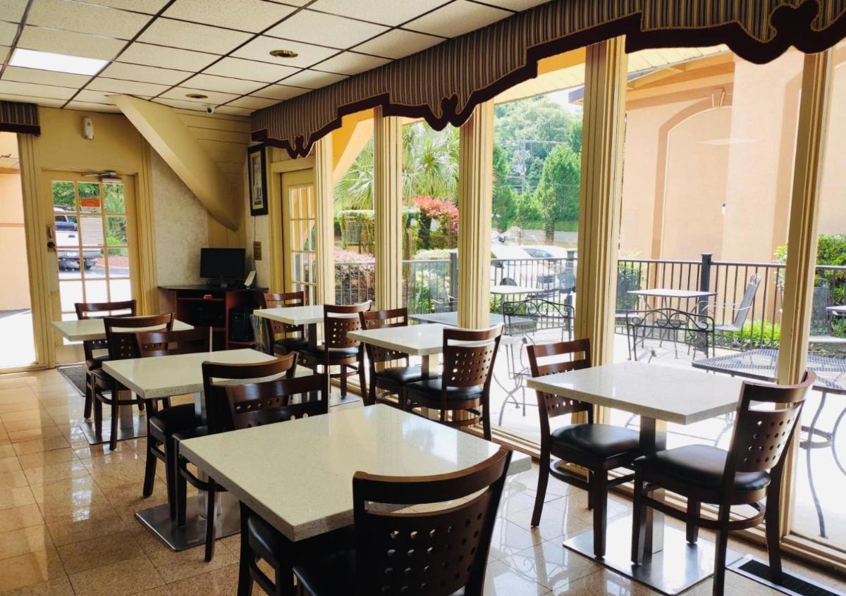 Suitetrails - Howard Johnson by Wyndham Athens