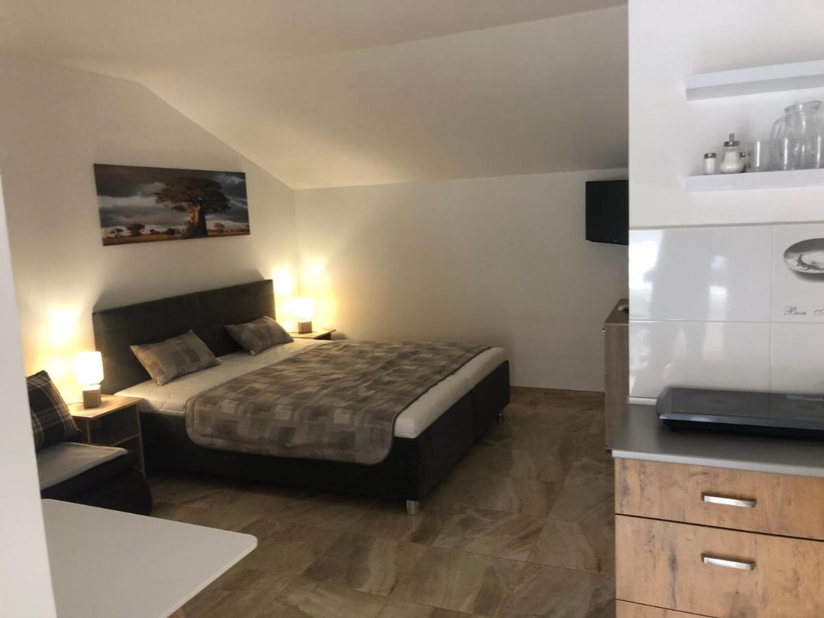 PODHÁJSKA 110 - Housity